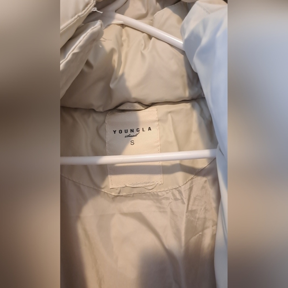 Toungla Beige Puffer Vest - Picture 3 of 3